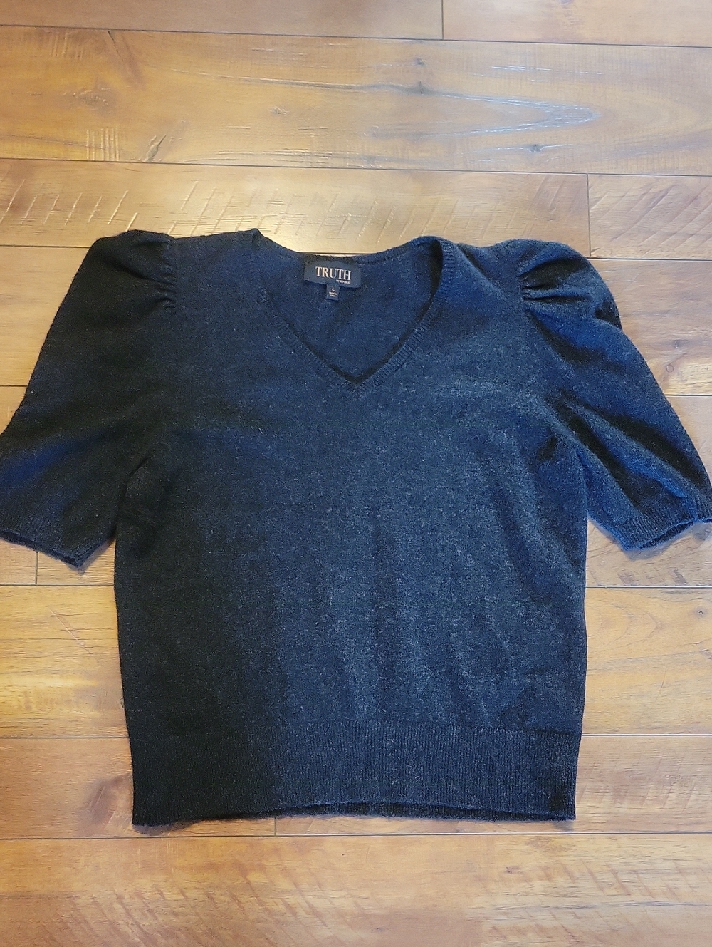 Truth sz large cashmere sweater